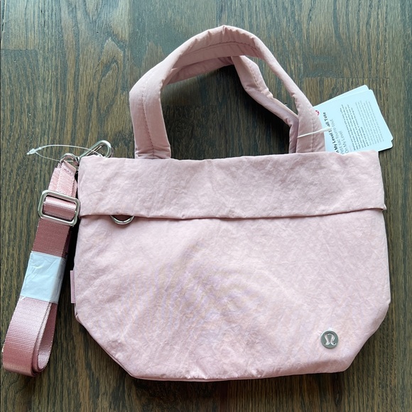 NWT lululemon On My Level Small Tote Bag 5L - Picture 1 of 5